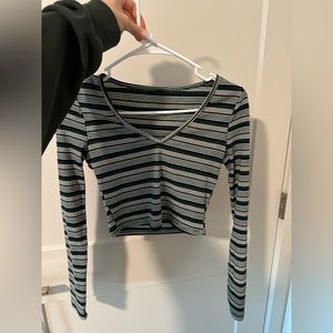 Green stripped cropped shirt